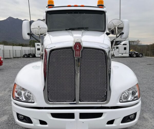 Kenworth T660 Aerocab. Año 2016 - Image 2