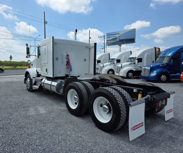 Kenworth T800. Año 2013 - Image 4