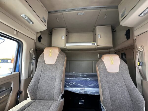 Kenworth T680 Aerocab. Año 2017 - Image 7