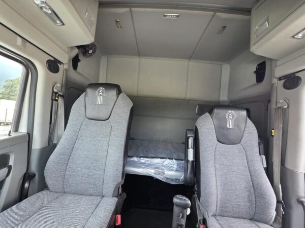 Kenworth T680. Año 2020 - Image 7