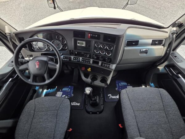 Kenworth T680. Año 2020 - Image 5