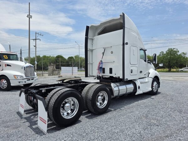 Kenworth T680. Año 2020 - Image 10