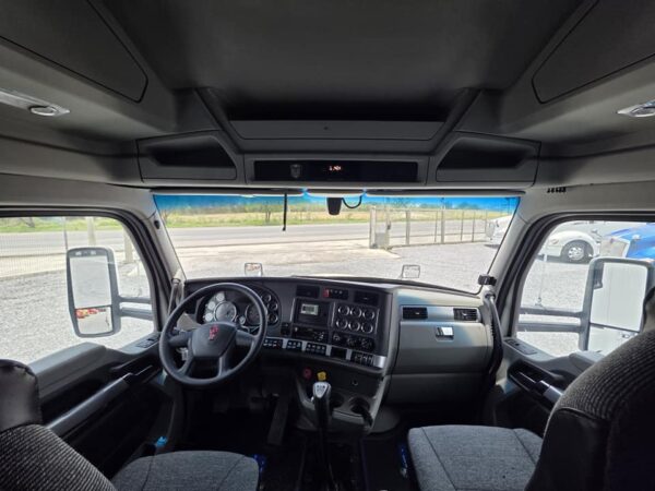 Kenworth T680. Año 2020 - Image 6