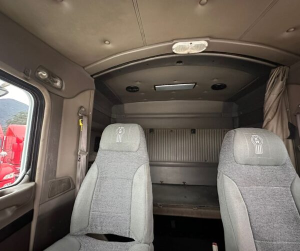 Kenworth T660 Aerocab. Año 2016 - Image 8