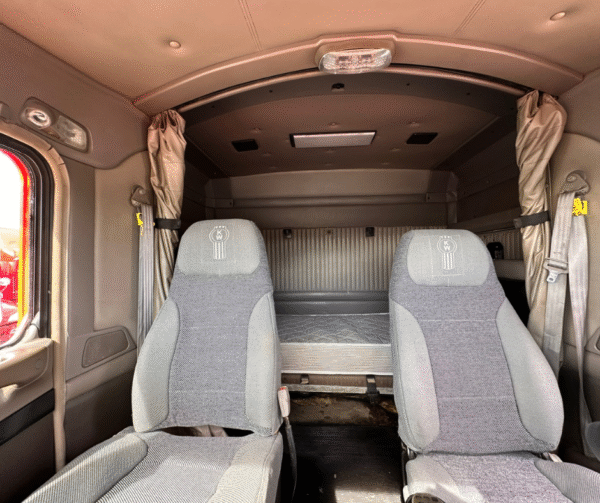 Kenworth T660 Aerocab. Año 2017 - Image 8