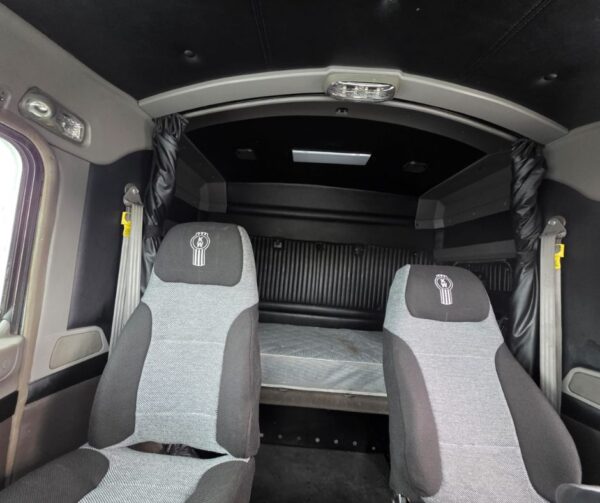 Kenworth T800 Aerocab. Año 2014 - Image 8