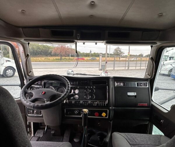 Kenworth T660 Aerocab. Año 2016 - Image 9