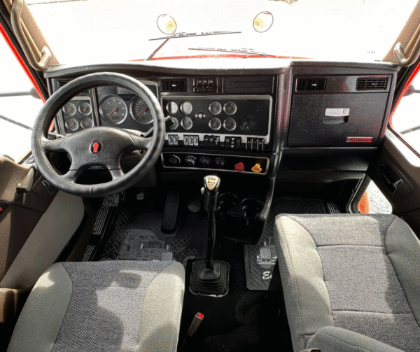 Kenworth T660 Aerocab. Año 2017 - Image 9