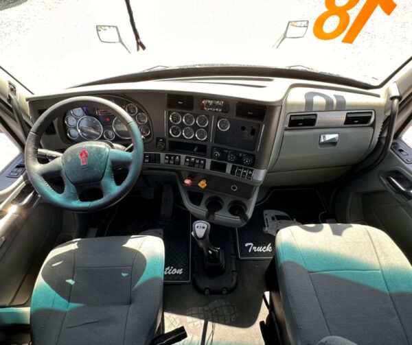 Kenworth T680. Año 2018 - Image 10