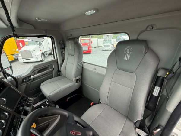 Kenworth T680 Day Cab Blanco 2019 - Image 3