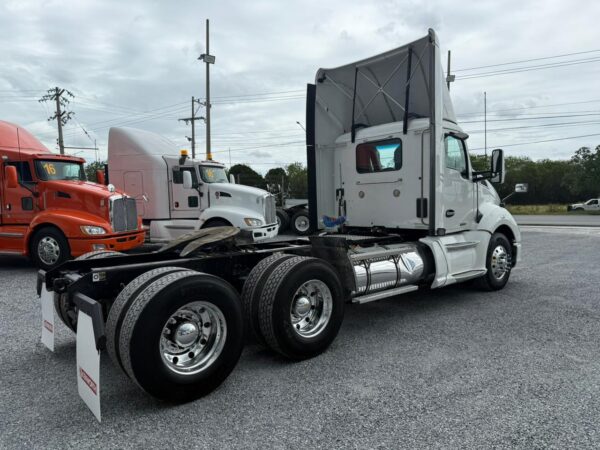 Kenworth T680 Day Cab Blanco 2019 - Image 5