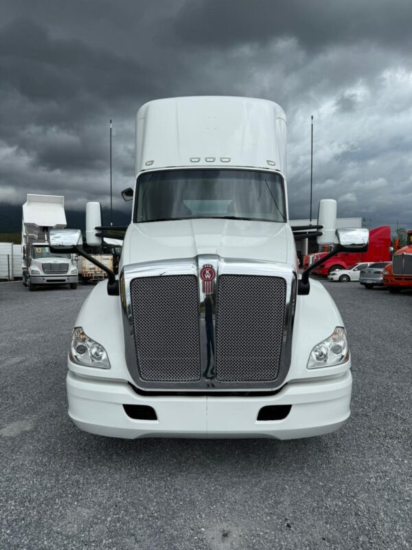 Kenworth T680 Day Cab Blanco 2019 - Image 8