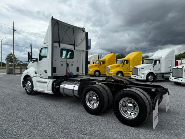 Kenworth T680 Day Cab Blanco 2019 - Image 4